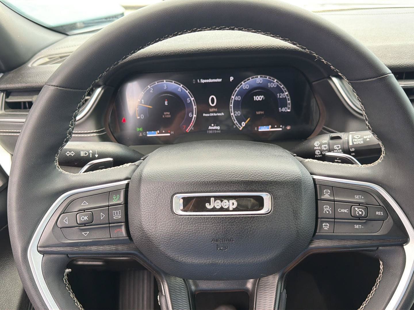 Used 2024 Jeep Grand Cherokee Altitude AWD/4WD image 2