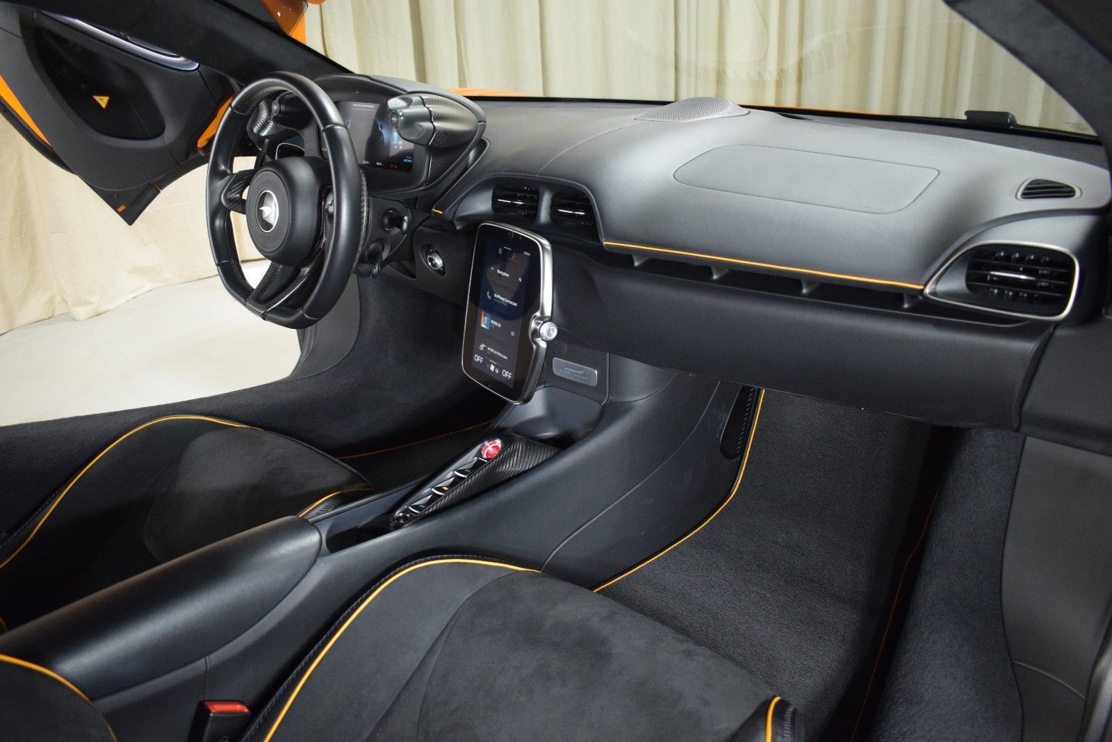 Used 2024 McLaren Artura RWD image 19