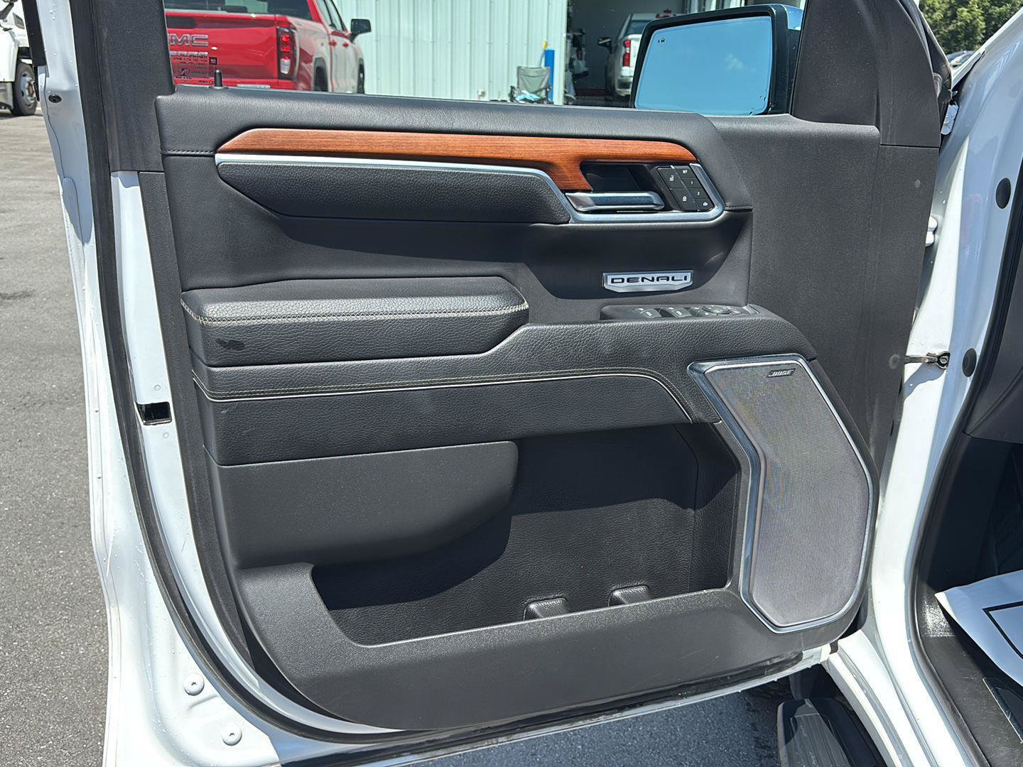 Used 2022 GMC Sierra 1500 Denali w/ Technology Package AWD/4WD image 16
