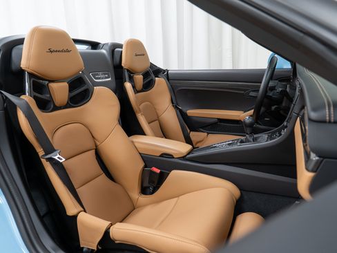 Certified 2019 Porsche 911 Speedster RWD image 42