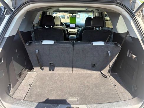 Used 2021 Ford Explorer XLT w/ Equipment Group 202A AWD/4WD image 16
