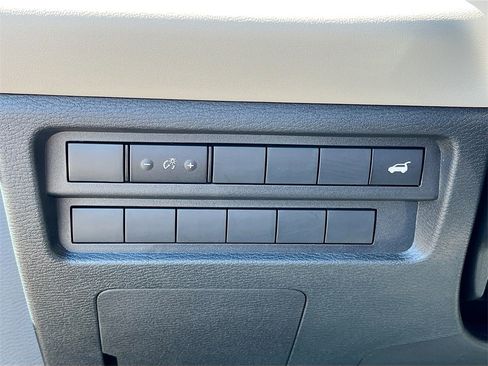 New 2025 Mitsubishi Outlander SE image 10