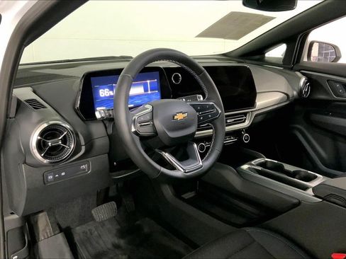 Used 2025 Chevrolet Equinox EV LT w/ Comfort Package AWD/4WD image 14