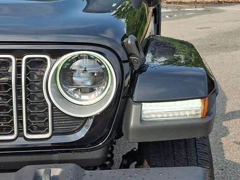 Used 2025 Jeep Wrangler Unlimited Sahara w/ Safety Group AWD/4WD image 11