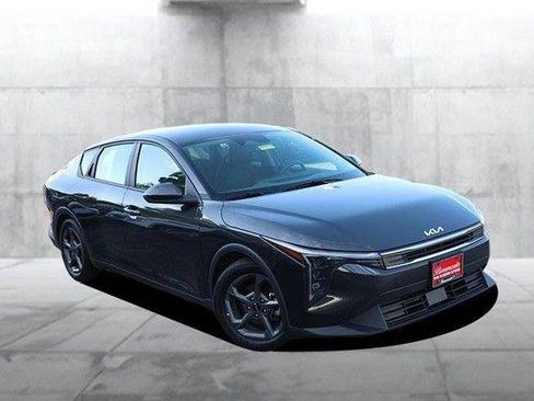Used 2025 Kia K4 FWD image 2