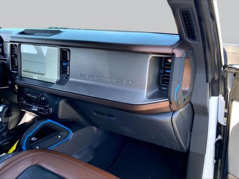 Used 2021 Ford Bronco Outer Banks AWD/4WD image 17