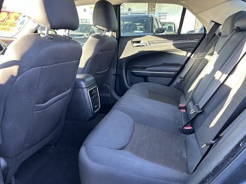 Used 2020 Chrysler 300 Touring image 40
