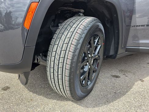 New 2026 Jeep Grand Cherokee Altitude AWD/4WD image 33