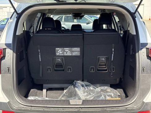 Certified 2026 Kia Carnival FWD image 5