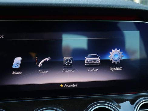 Used 2019 Mercedes-Benz E 450 4MATIC Sedan w/ Premium Package image 26