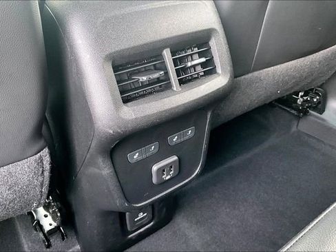 Used 2022 Chevrolet Equinox Premier image 10