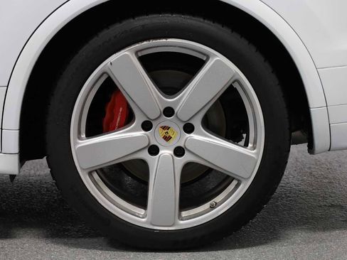 Used 2018 Porsche Cayenne GTS image 47