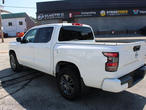 Certified 2025 Nissan Frontier SV AWD/4WD image 3