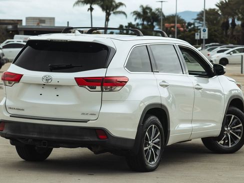 Used 2017 Toyota Highlander XLE image 4