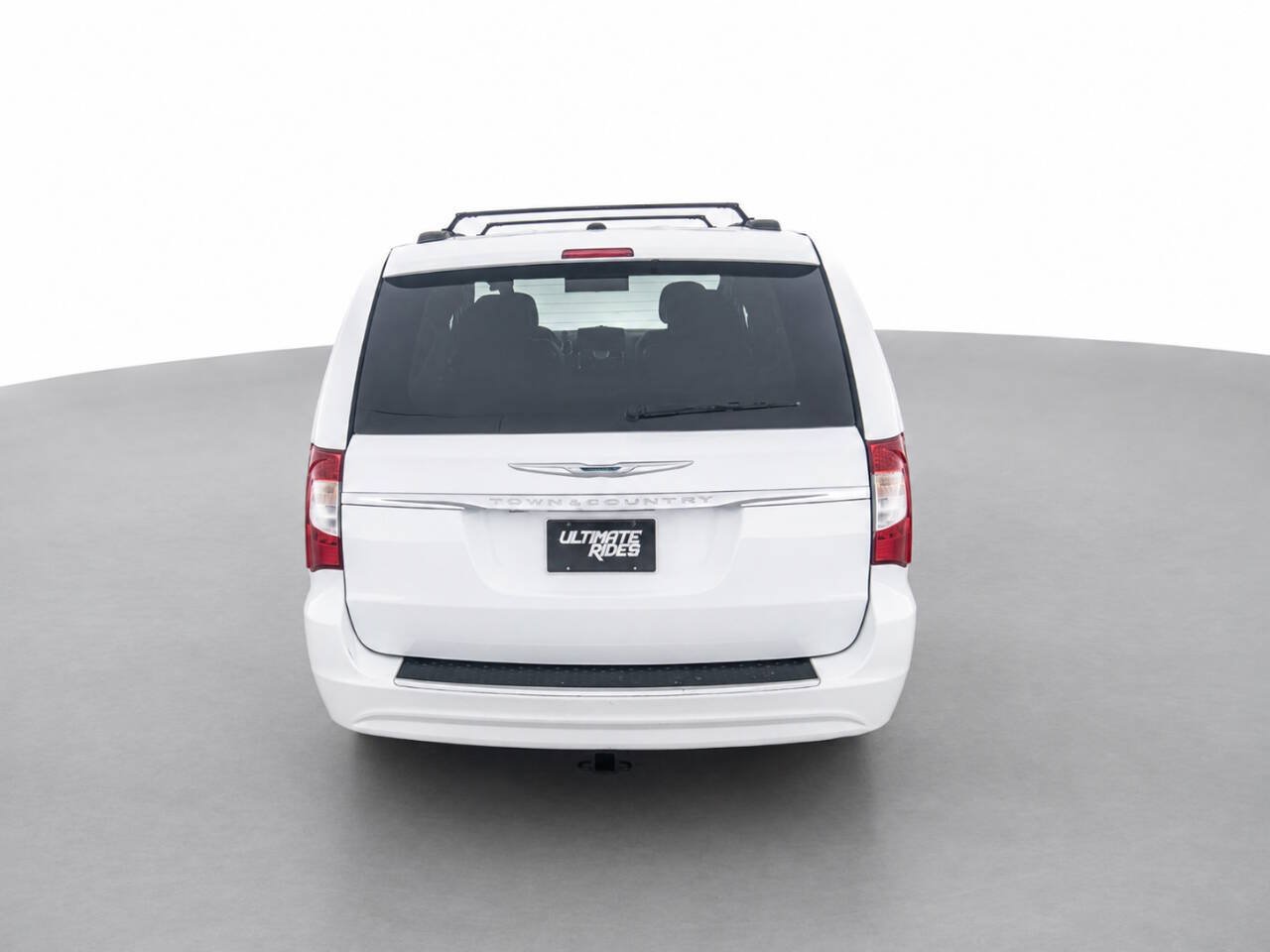 Used 2016 Chrysler Town & Country Touring FWD image 6