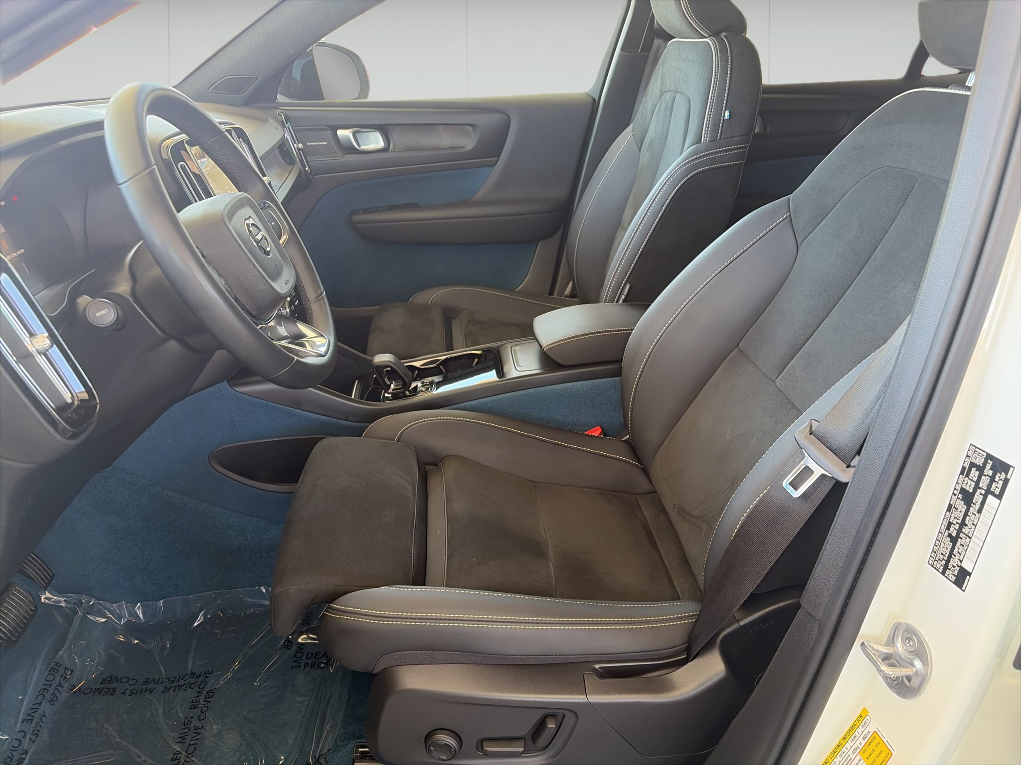 Used 2023 Volvo C40 P8 Recharge Ultimate AWD/4WD image 8