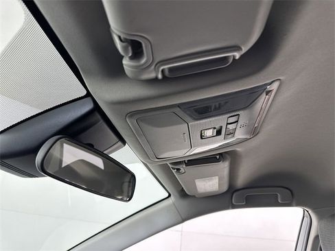 Used 2022 Toyota RAV4 XLE image 19