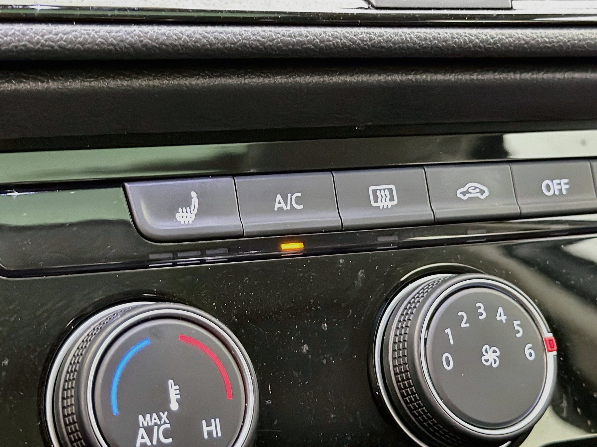 Certified 2023 Volkswagen Taos SE w/ Panoramic Sunroof Package FWD image 16