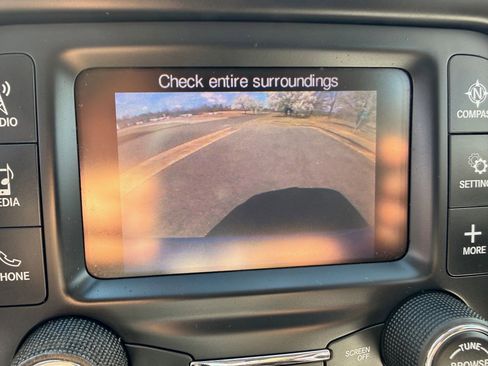 Used 2018 Jeep Compass Latitude image 12