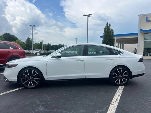 Used 2024 Honda Accord Touring image 11