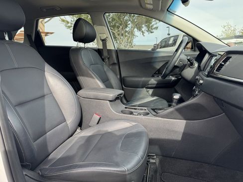 Used 2019 Kia Niro Touring image 14