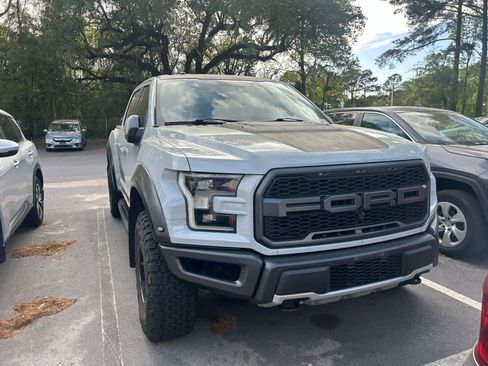 Used 2017 Ford F150 Raptor w/ Equipment Group 802A Luxury image 6