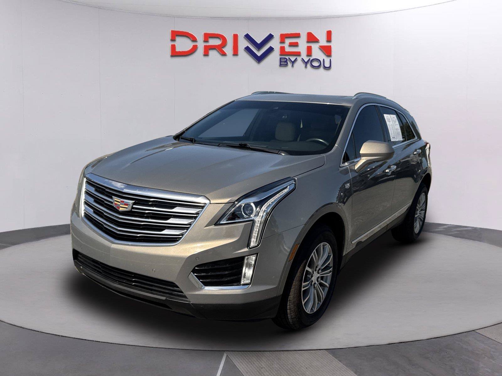 Used 2017 Cadillac XT5 Luxury w/ Driver Awareness Package FWD image 8