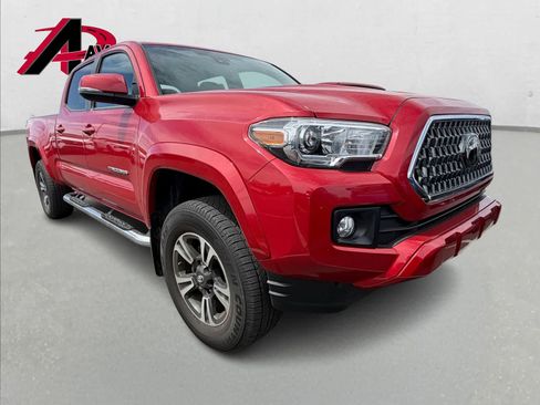 Used 2018 Toyota Tacoma TRD Sport image 5