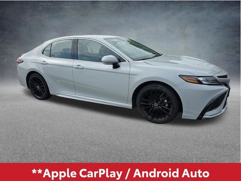 Used 2023 Toyota Camry XSE FWD image 3