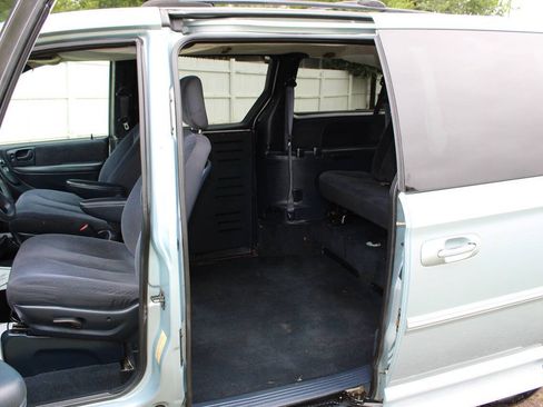 Used 2001 Chrysler Town & Country LX FWD image 26
