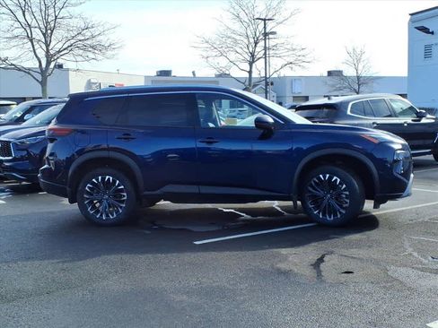 Used 2025 Nissan Rogue SL w/ Tech Package image 4