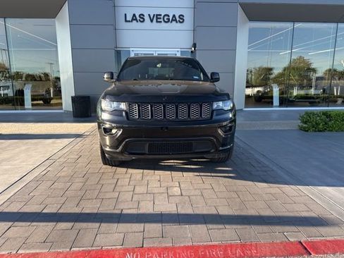 Used 2019 Jeep Grand Cherokee Altitude image 2