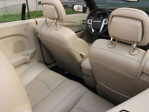 Used 2013 Chrysler 200 Limited FWD image 18