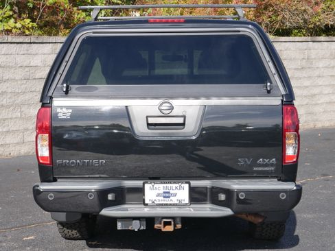 Used 2021 Nissan Frontier SV w/ Midnight Edition Floor Mats image 5