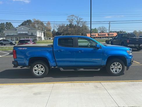 Used 2022 Chevrolet Colorado LT w/ LT Convenience Package image 7
