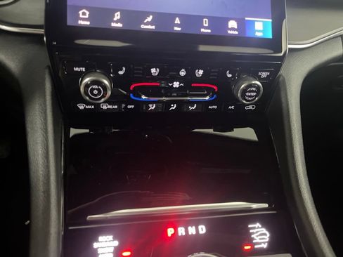 Used 2022 Jeep Grand Cherokee Overland w/ Luxury Tech Group IV AWD/4WD image 76