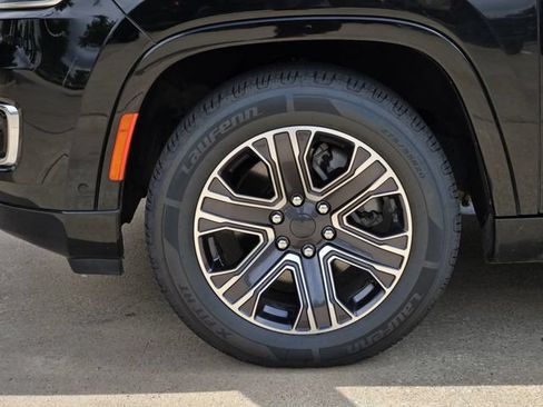Certified 2024 Jeep Wagoneer L Series II RWD image 10