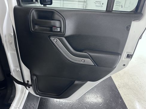 Used 2014 Jeep Wrangler Unlimited Sport w/ Quick Order Package 24S AWD/4WD image 27