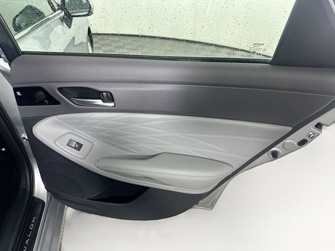 Used 2019 Toyota Avalon Limited image 31