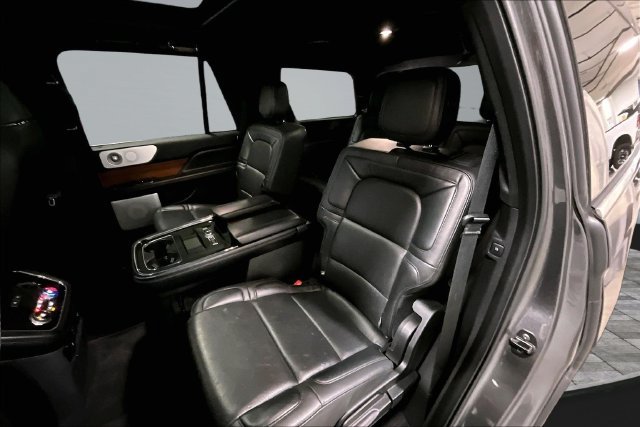 Used 2018 Lincoln Navigator Reserve w/ Technology Package AWD/4WD image 22