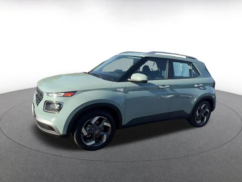 Used 2025 Hyundai Venue SEL image 8
