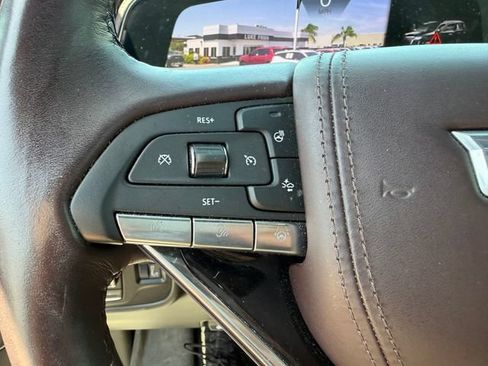 Used 2023 Cadillac Escalade Premium Luxury Platinum RWD image 18