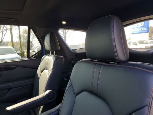 Used 2023 Honda Pilot TrailSport image 9