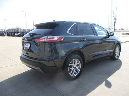 Used 2024 Ford Edge SEL w/ Convenience Package image 7