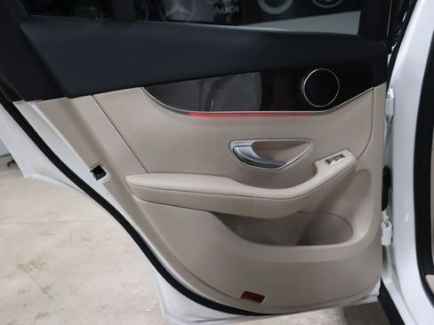 Used 2022 Mercedes-Benz GLC 300 image 13