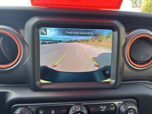 Used 2023 Jeep Gladiator Mojave w/ Cold Weather Group image 23