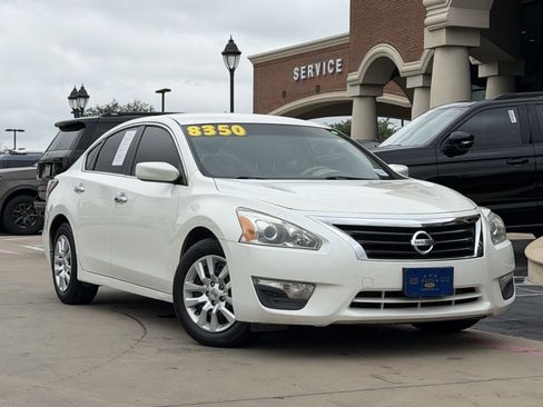 Used 2015 Nissan Altima 2.5 S w/ Power Driver Seat Package FWD image 2