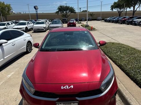 Used 2024 Kia Forte LXS w/ LXS Technology Package FWD image 8