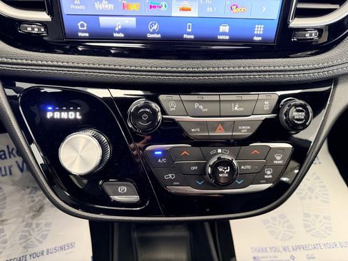 New 2027 Chrysler Pacifica Select AWD/4WD image 16