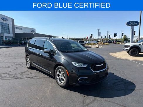 Used 2022 Chrysler Pacifica Limited FWD image 1